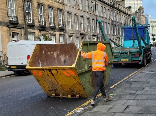 16-yard high-sided Skip hire in the Central and Greater Glasgow areas, click here and book a 16 yard skip online near you