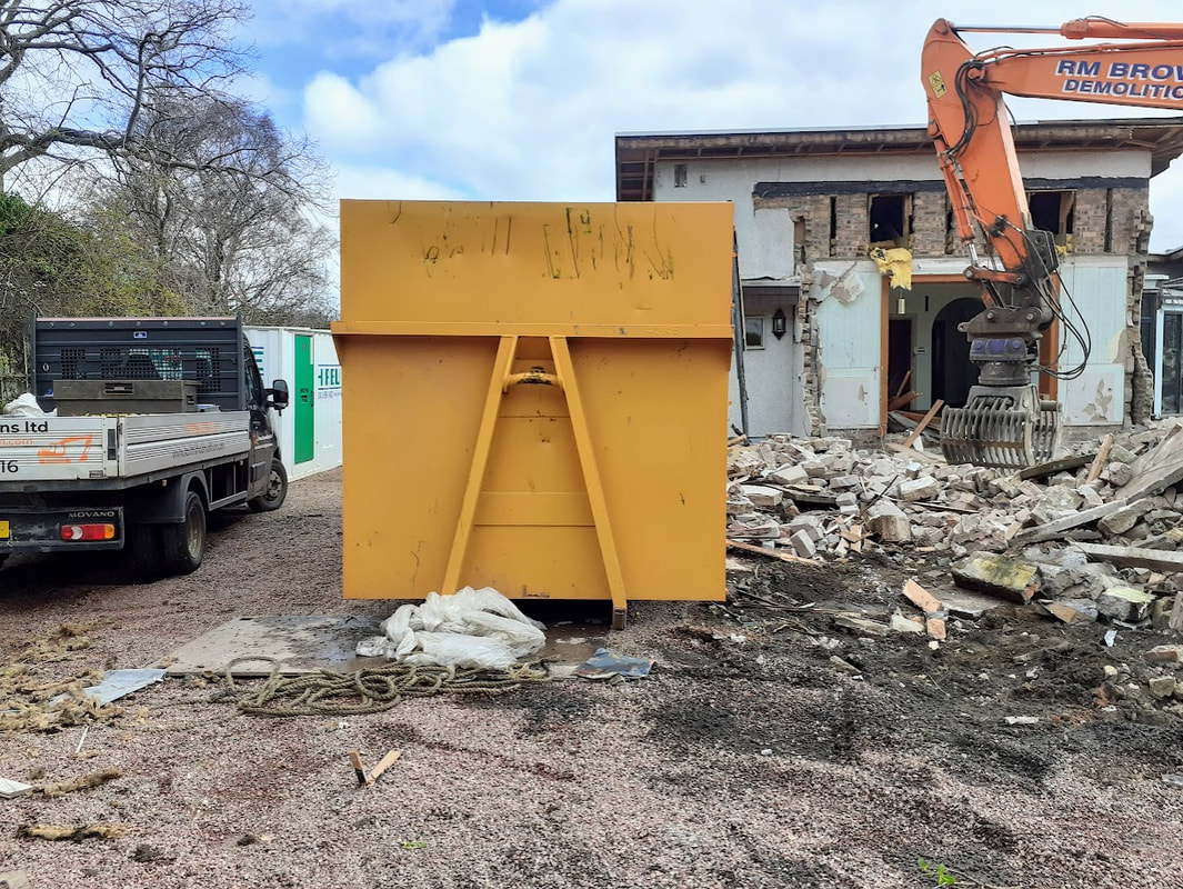 Hire a 40-yard roll-on roll-off skip in Glasgow, click here and book a 40-yard RoRo online in the Glasgow area